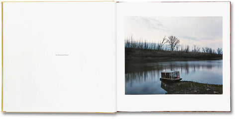 Alec Soth - Sleeping By The Mississippi